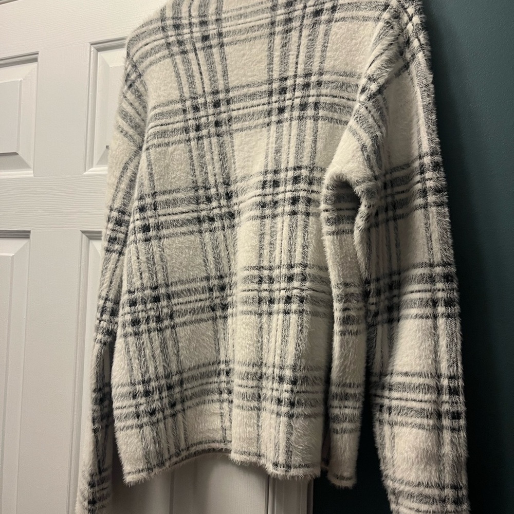 Tahari Plaid Women Sweater - White and Gray